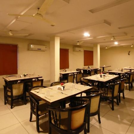 Oyo Rooms Mahanadu Road Vijayawada Luaran gambar